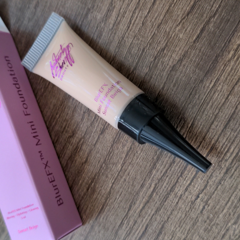 Ashunta Sheriff BlurEFX Mini Foundation in Sunset Beige